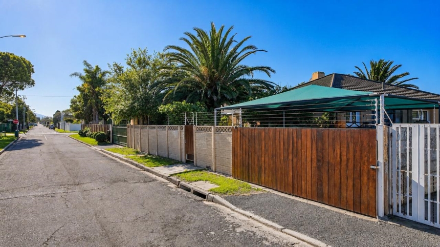 3 Bedroom Property for Sale in Plumstead Western Cape